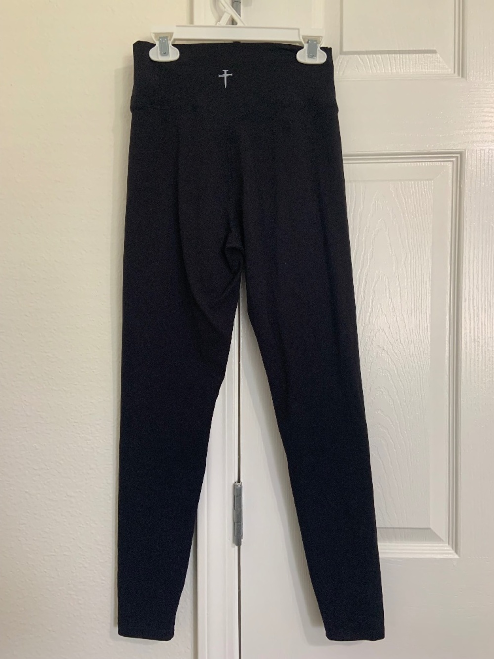 Three Nails Black Leggings – Women’s Size Small – 25” Inseam
